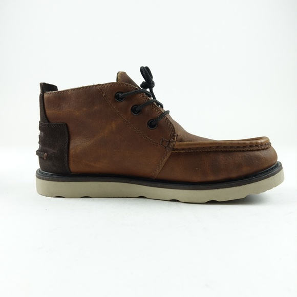 TOMS Men\'s Waterproof Leather Chukka Boots R1S6